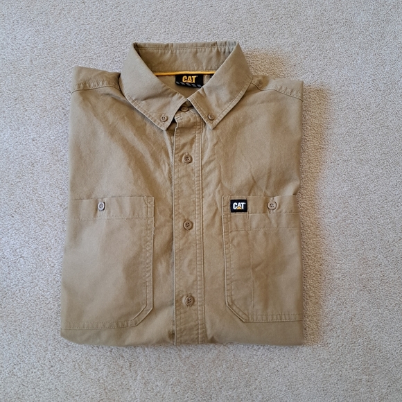 CAT Caterpillar Men's Shirt Short Sleeved Tan Brown Size Medium Cotton Casual - Picture 12 of 12